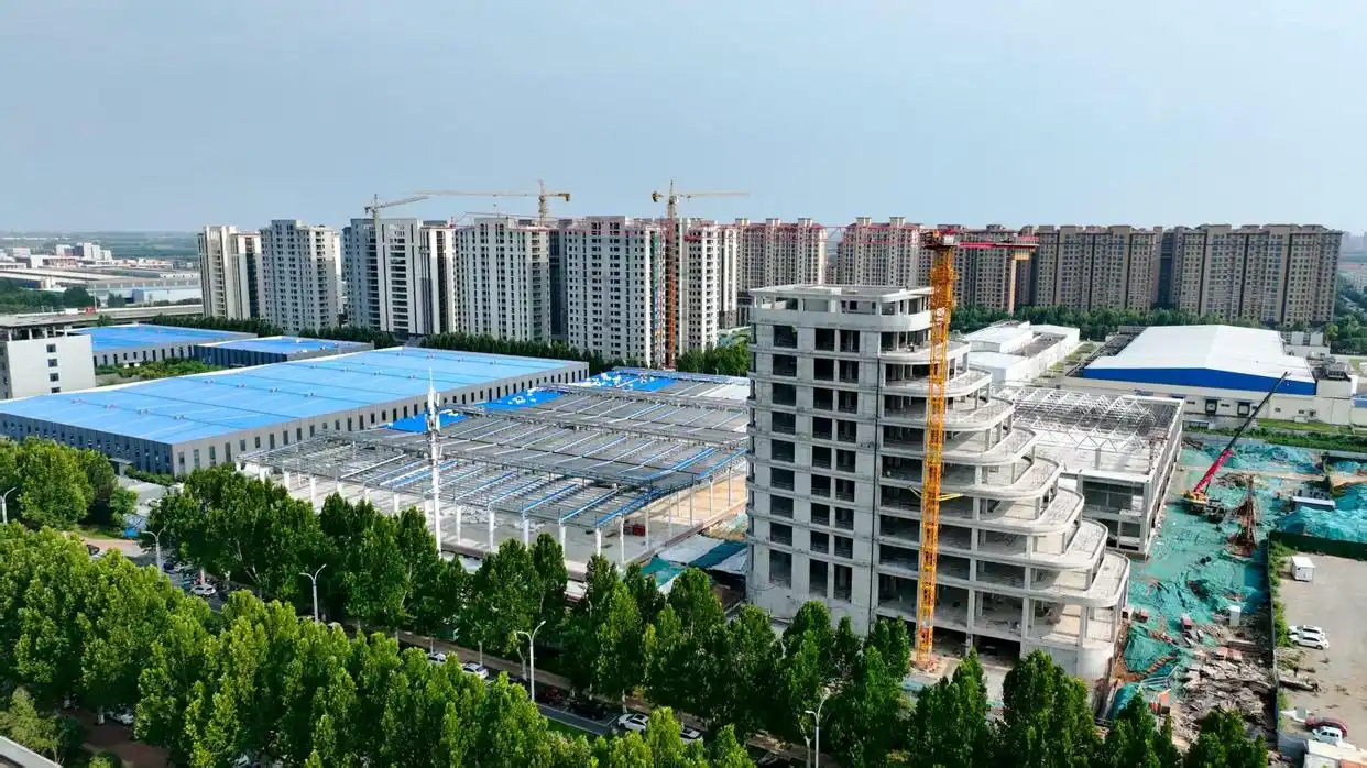 一根线束牵出百亿集群，鹤壁经开区“驶向”世界级汽车电子基地